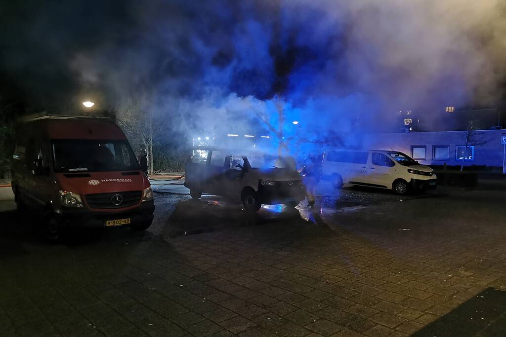 Taxi van Bolderman helemaal uitgebrand