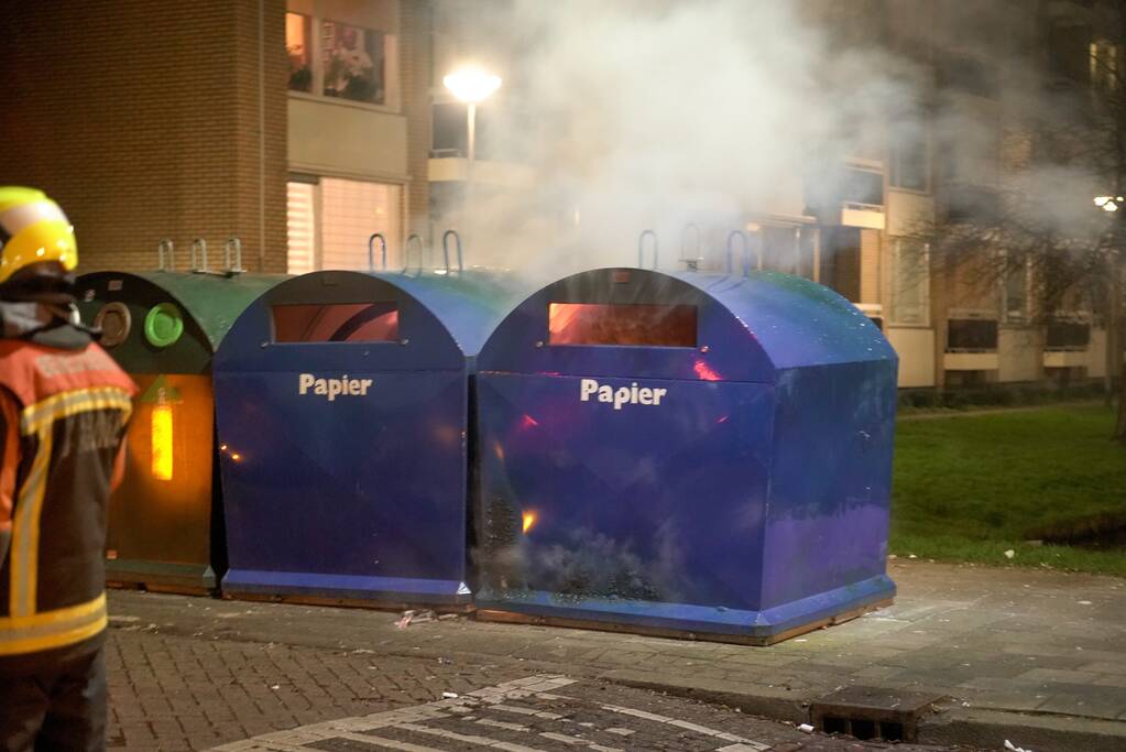 Brand in tweetal papiercontainers