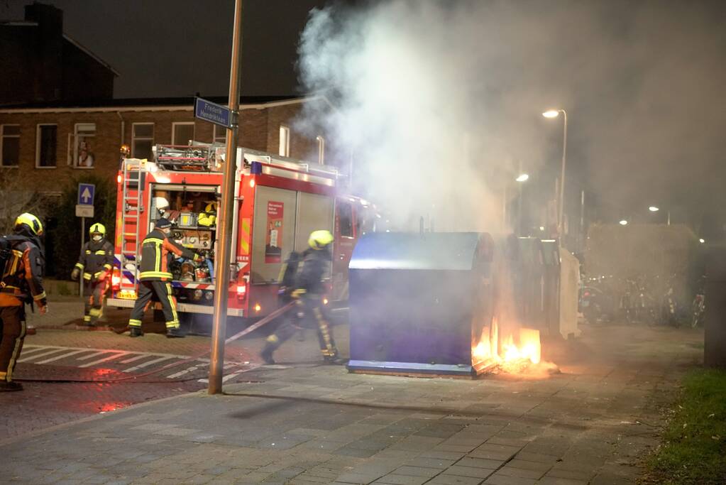 Brand in tweetal papiercontainers