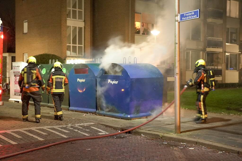 Brand in tweetal papiercontainers