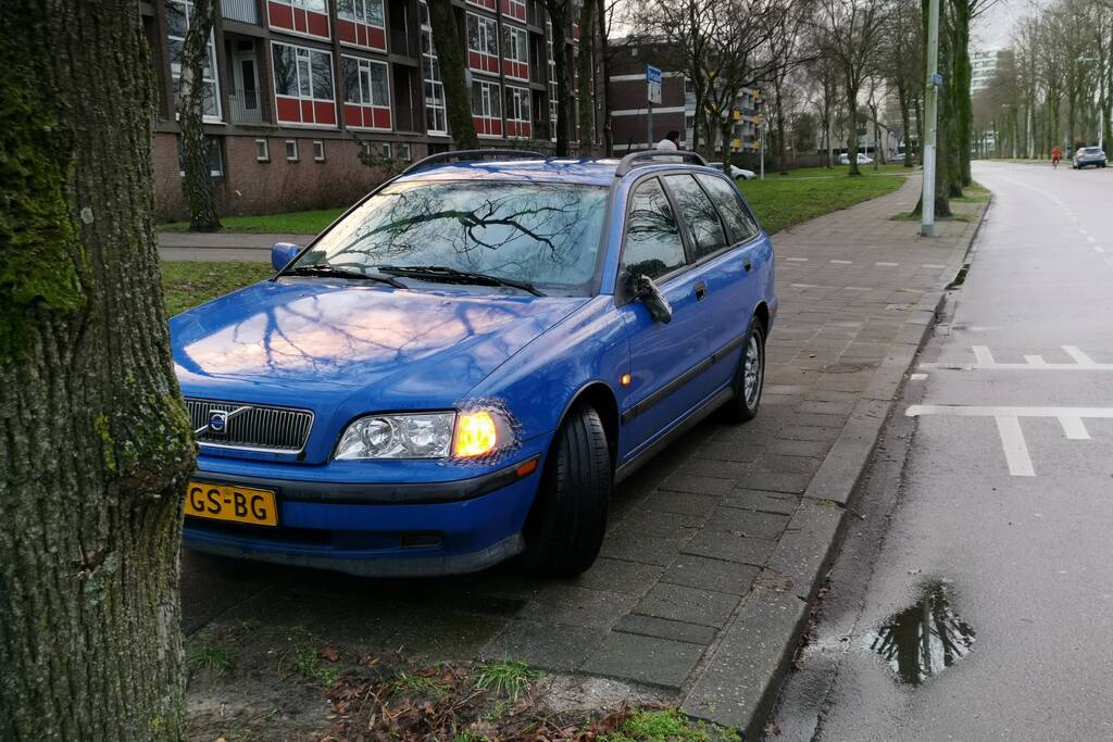 Voetgangster aangereden door personenauto