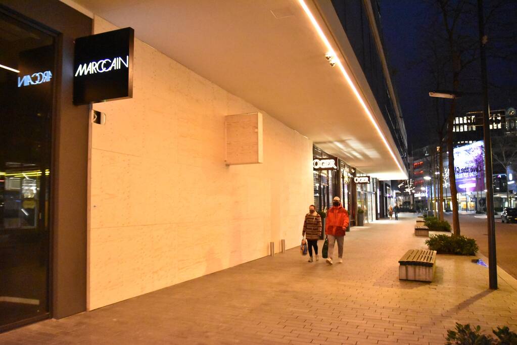 Voorbereiding voor avondklokrellen Lijnbaankwartier