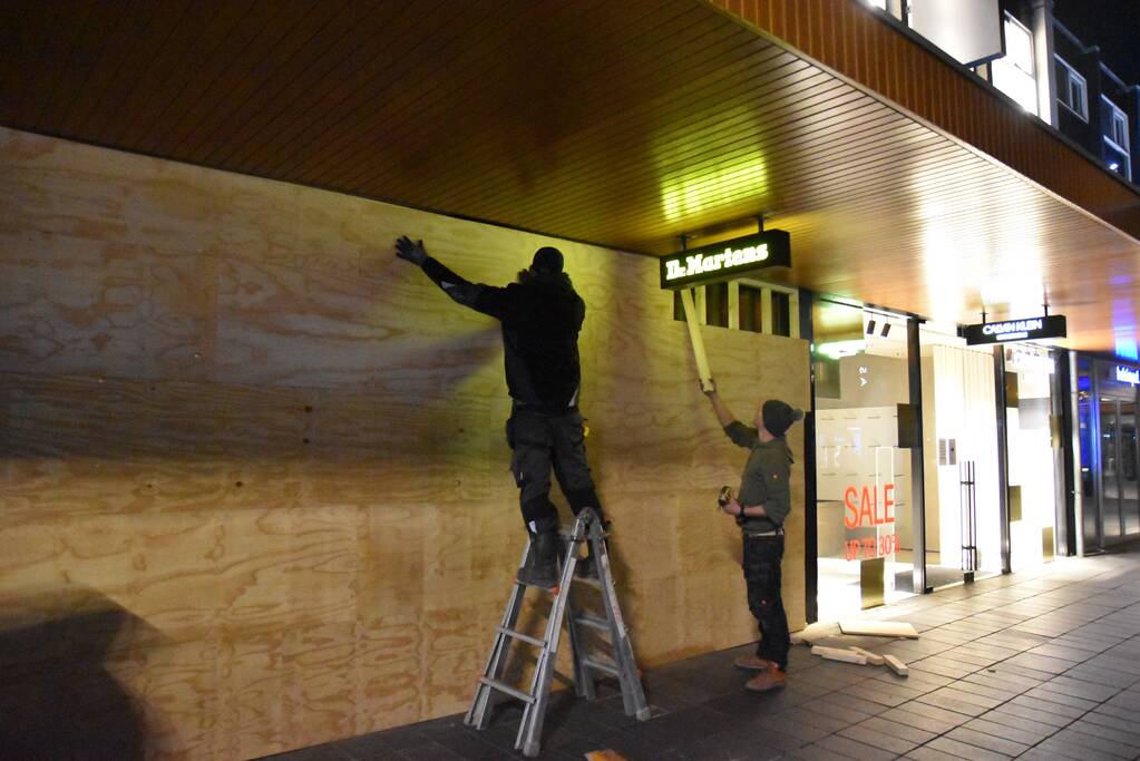 Voorbereiding voor avondklokrellen Lijnbaankwartier