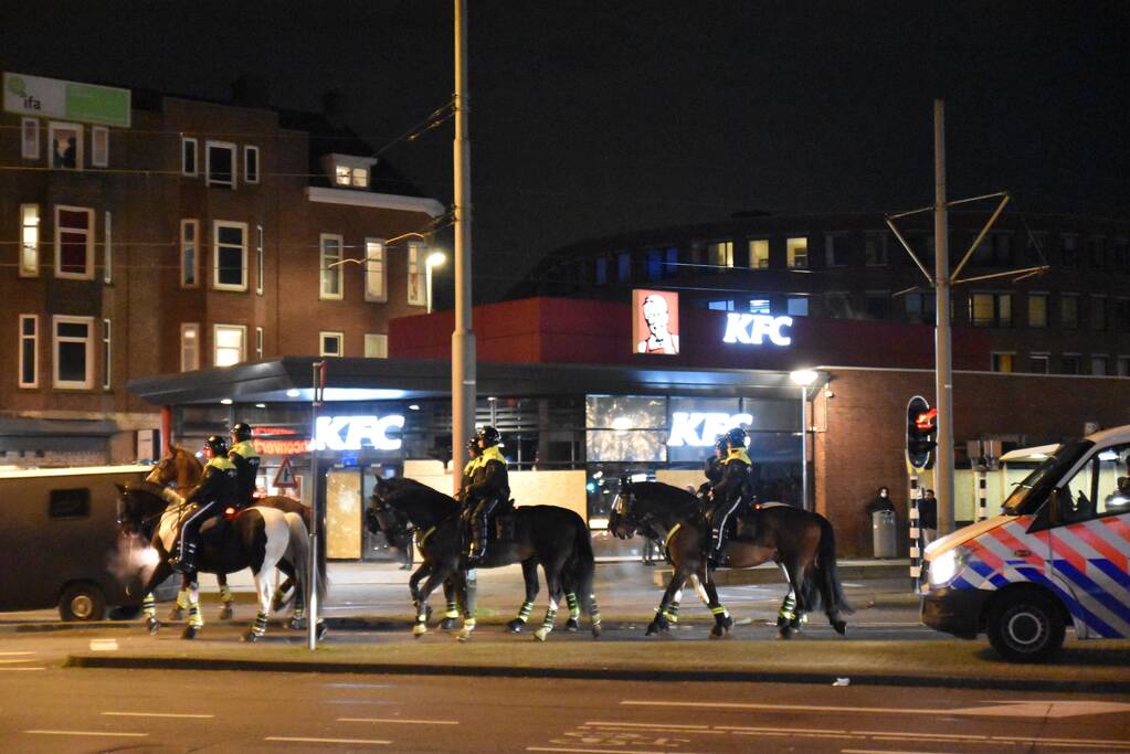 Veel ME op straat na ernstige rellen