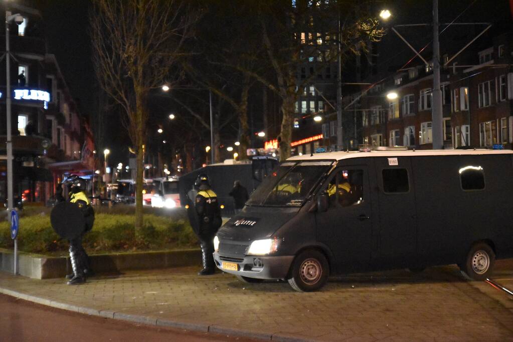 Veel ME op straat na ernstige rellen