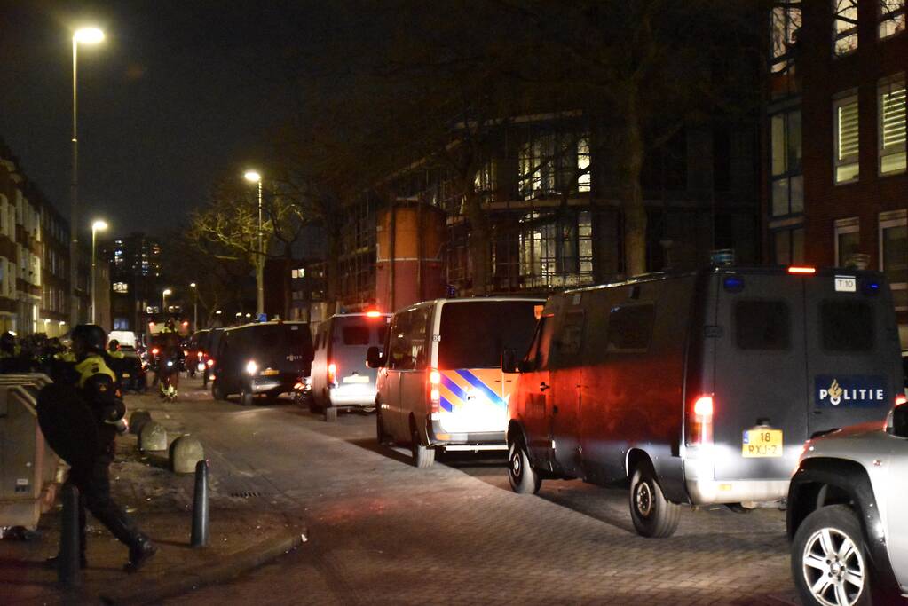 Veel ME op straat na ernstige rellen