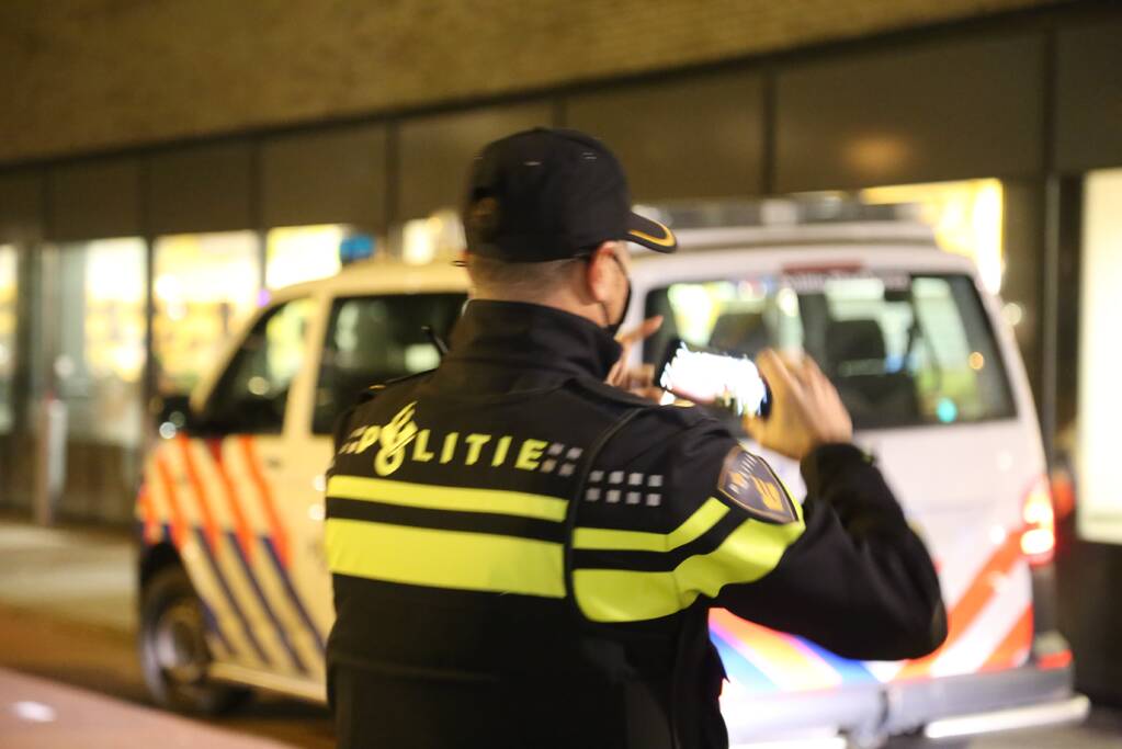 Winkelcentrum afgesloten door forse politiemacht
