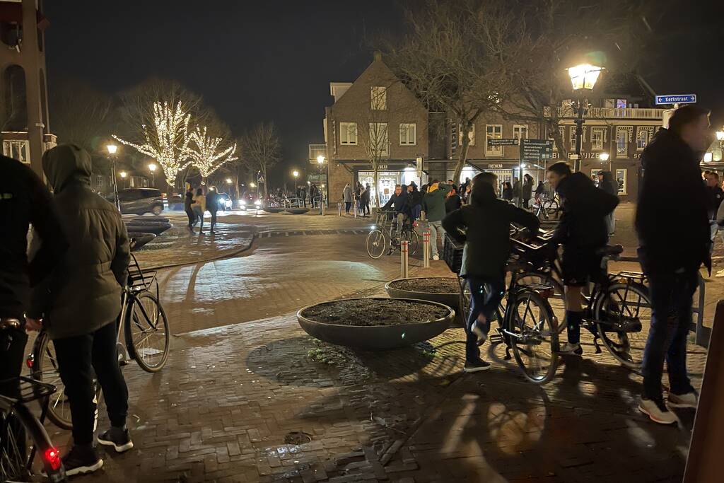 Vissersdorp op de been tegen relschoppers