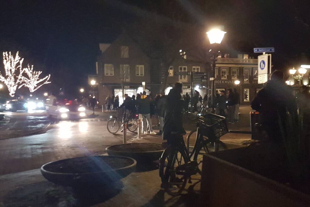 Vissersdorp op de been tegen relschoppers