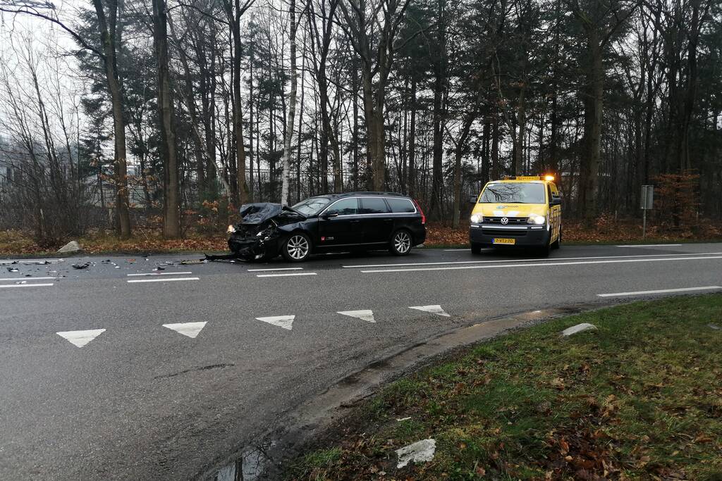 Auto in de kreukels bij verkeersongeval