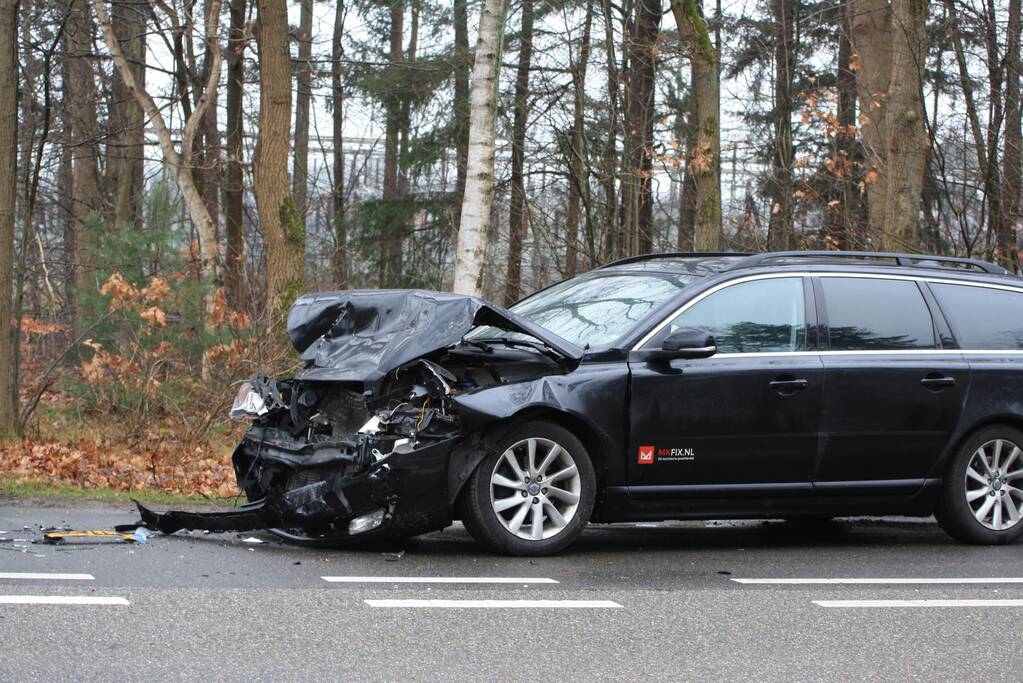 Auto in de kreukels bij verkeersongeval