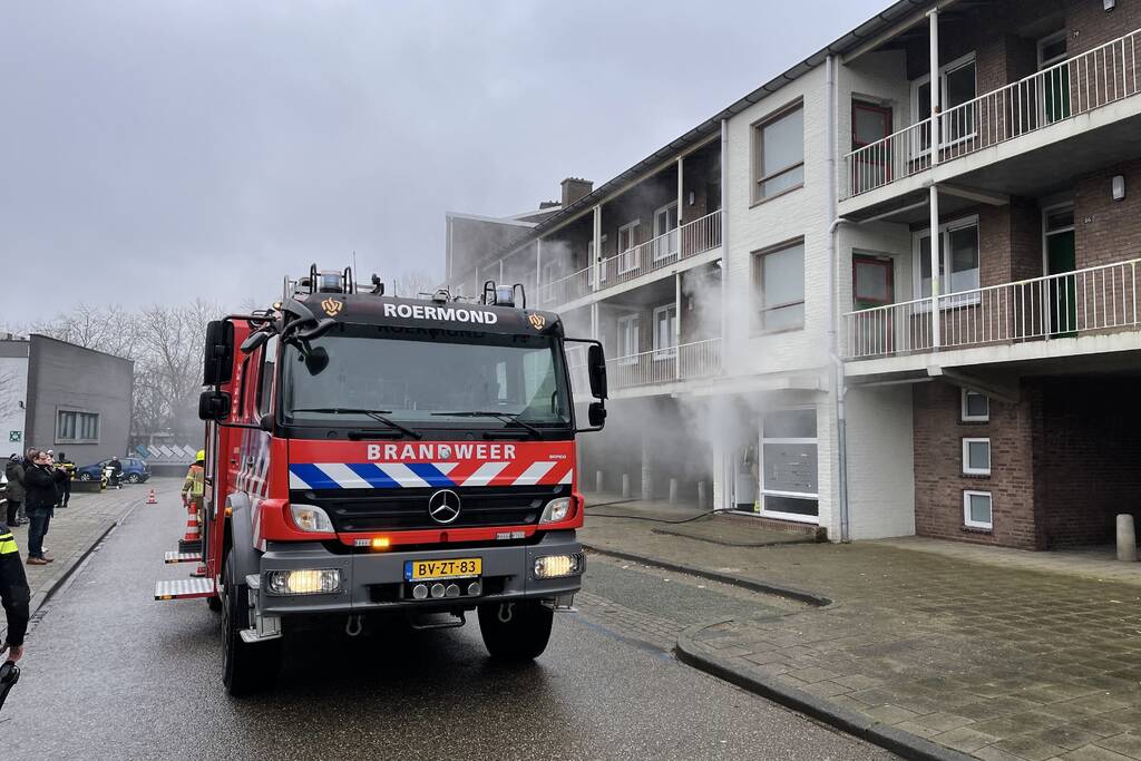Grote brand in portiekflat