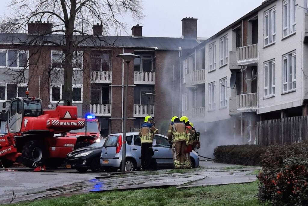 Grote brand in portiekflat