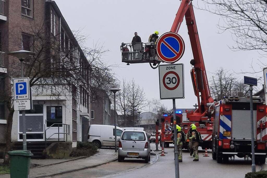Grote brand in portiekflat