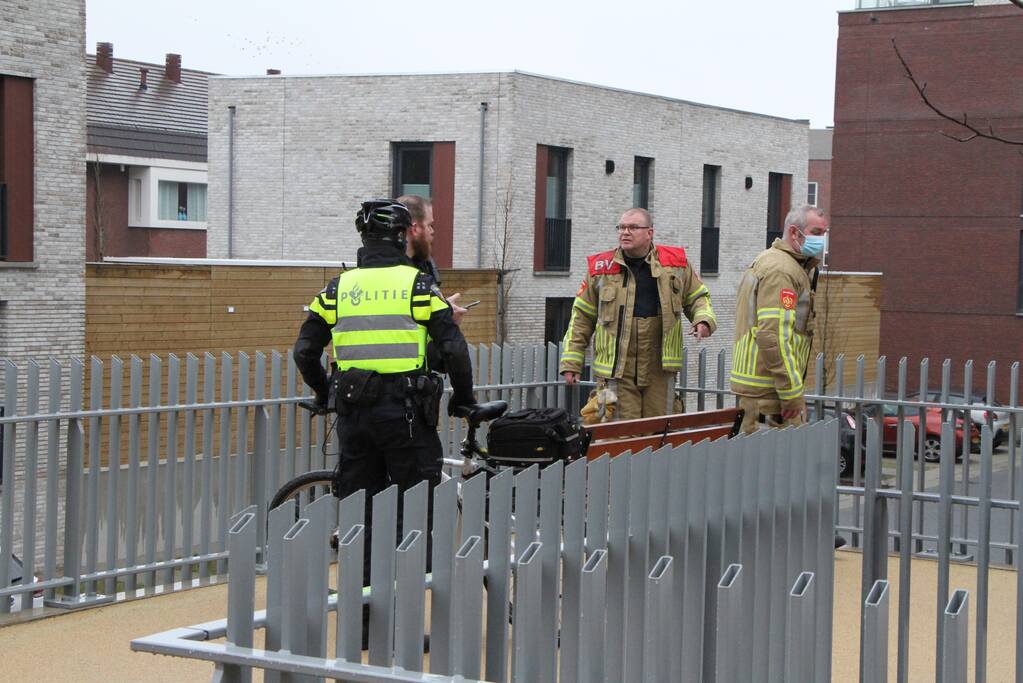 Rechercheurs doen onderzoek in appartement