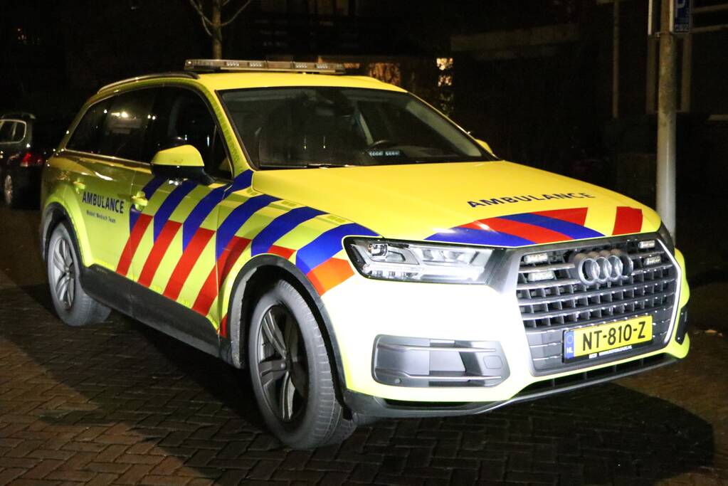 Persoon uit woning gehaald