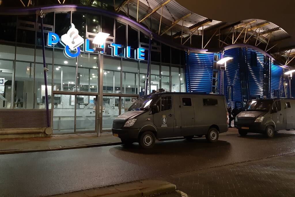 Marechaussee en politie staan paraat voor ongeregeldheden