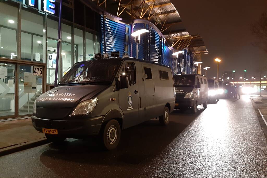 Marechaussee en politie staan paraat voor ongeregeldheden