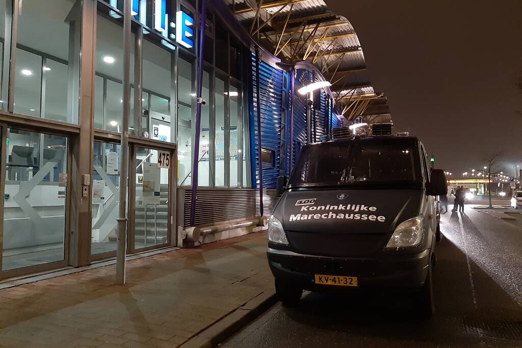 Marechaussee en politie staan paraat voor ongeregeldheden