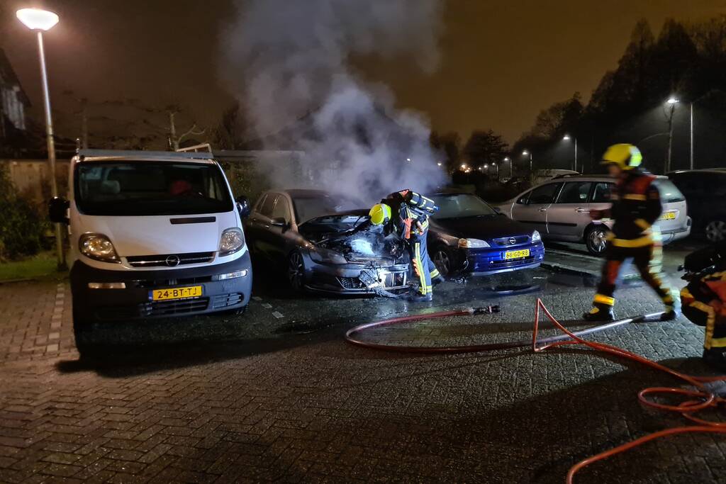 Volkswagen Golf gaat in vlammen op