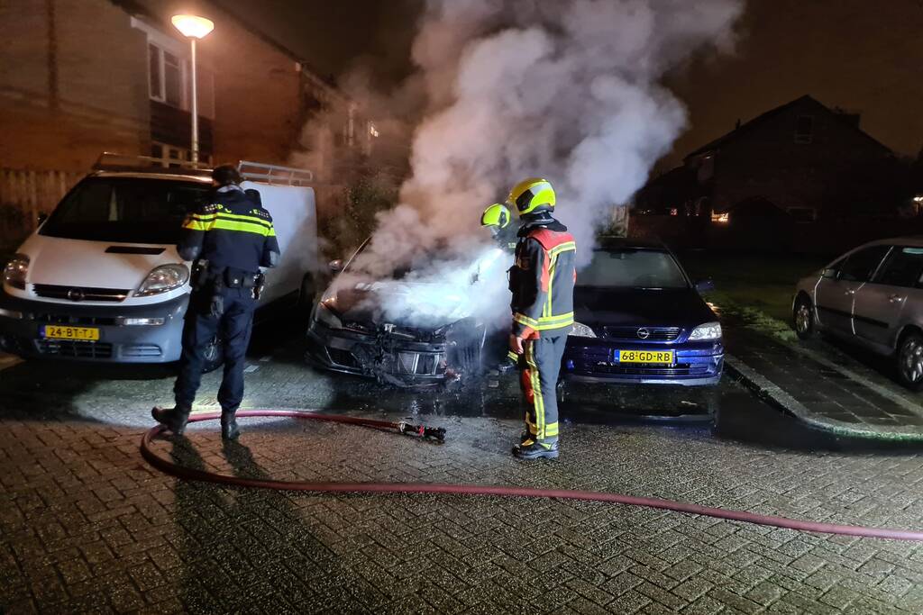 Volkswagen Golf gaat in vlammen op