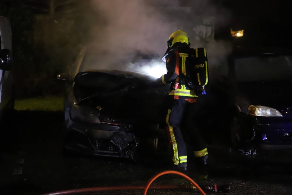 Volkswagen Golf gaat in vlammen op