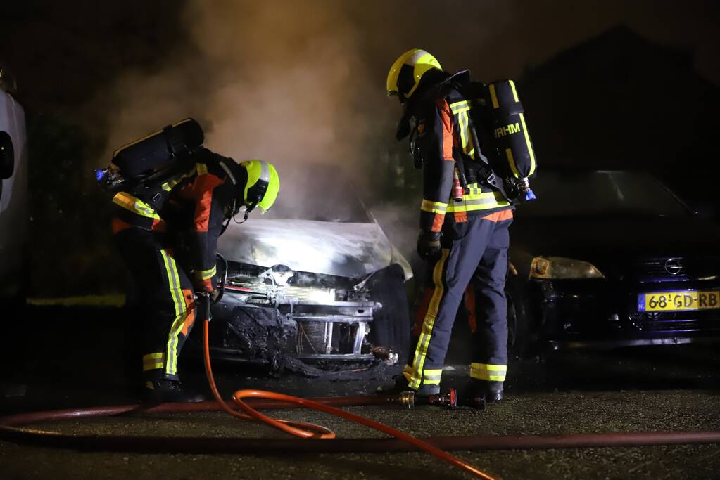 Volkswagen Golf gaat in vlammen op