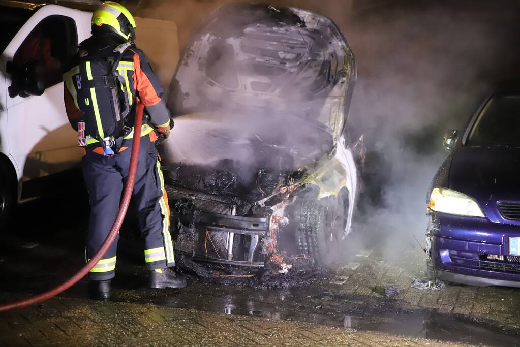 Volkswagen Golf gaat in vlammen op