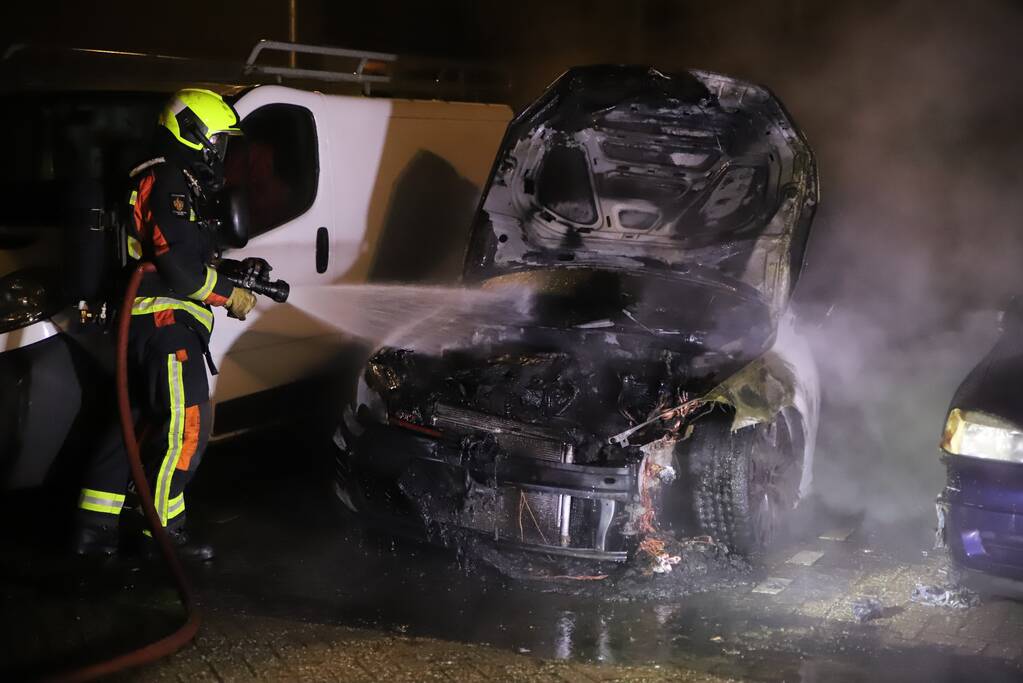 Volkswagen Golf gaat in vlammen op