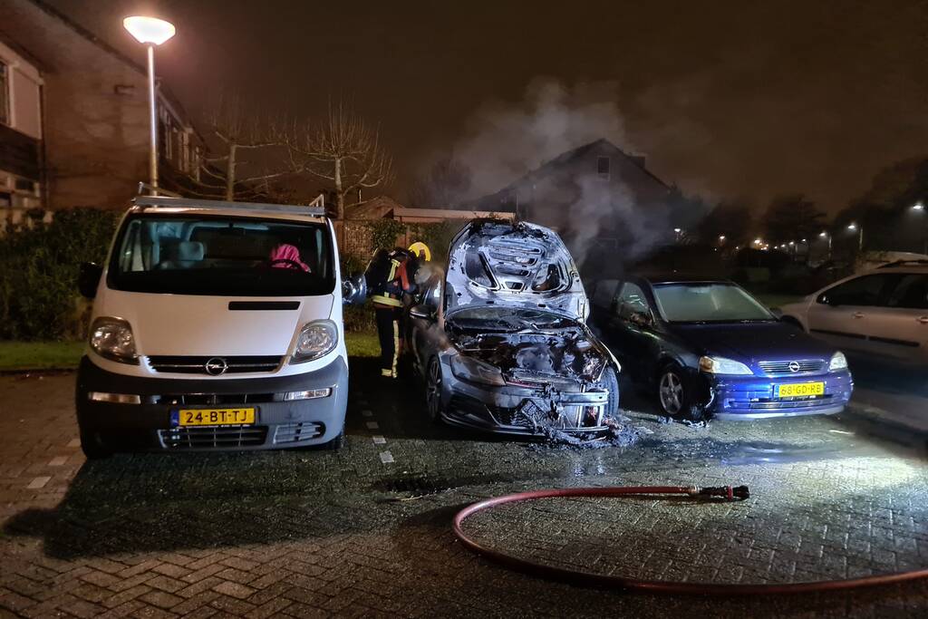 Volkswagen Golf gaat in vlammen op