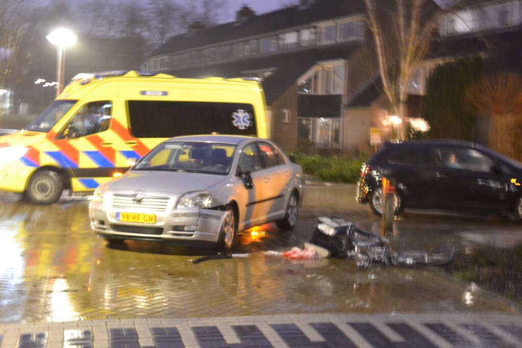 Fietser gewond bij botsing met auto
