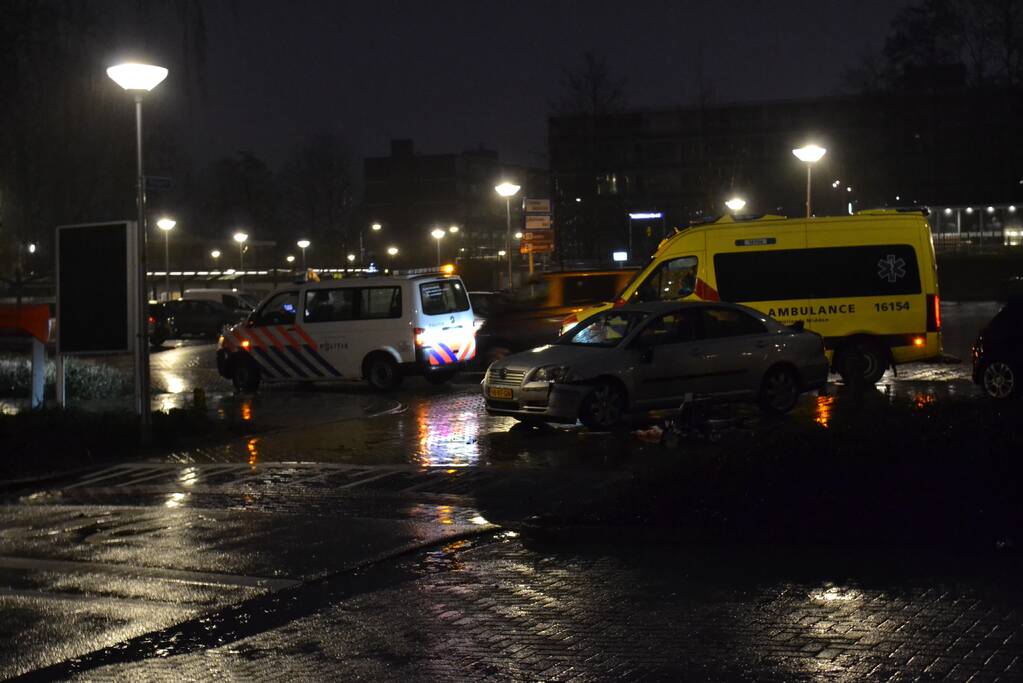 Fietser gewond bij botsing met auto