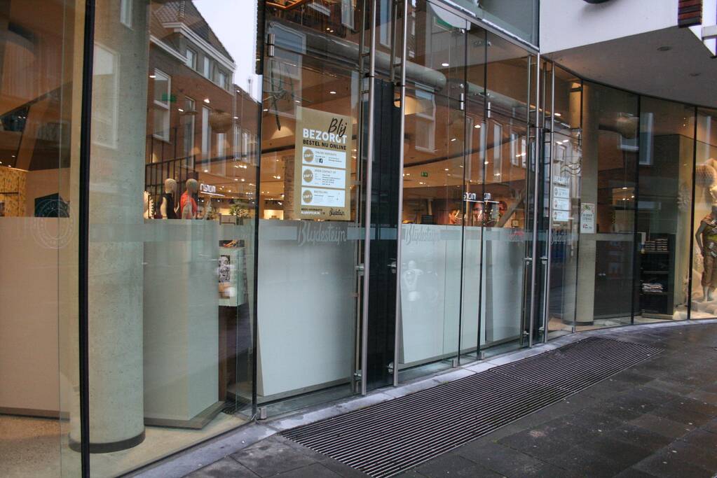 Ondernemers barricaderen winkels voor eventuele rellen