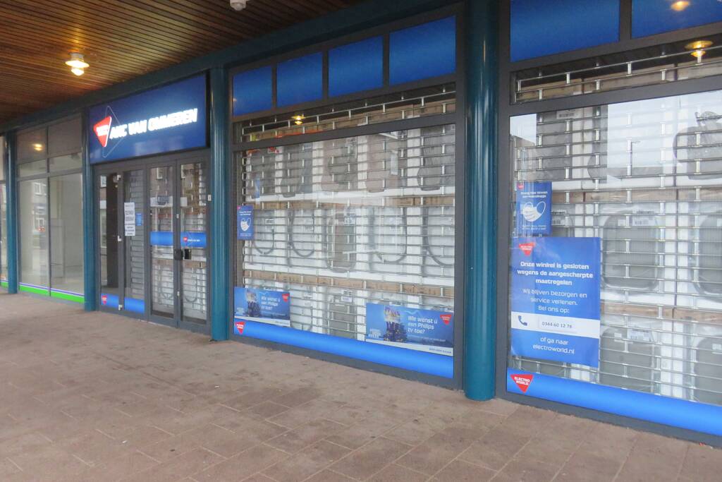 Ondernemers barricaderen winkels voor eventuele rellen