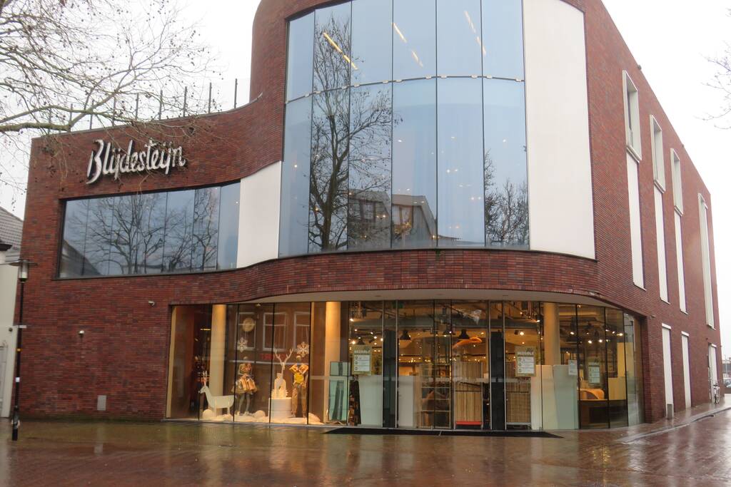 Ondernemers barricaderen winkels voor eventuele rellen