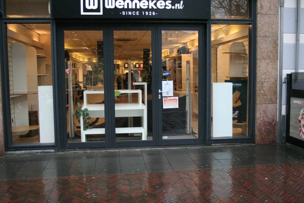 Ondernemers barricaderen winkels voor eventuele rellen