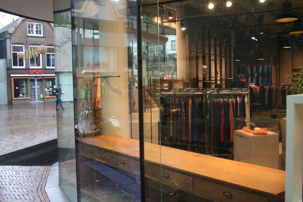 Ondernemers barricaderen winkels voor eventuele rellen