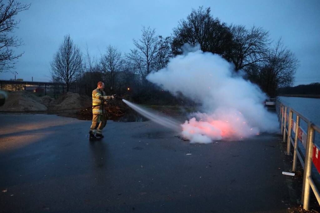 Stapel pallets in brand gestoken
