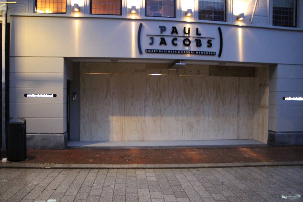 Noodverordening in stad: panden dichtgetimmerd