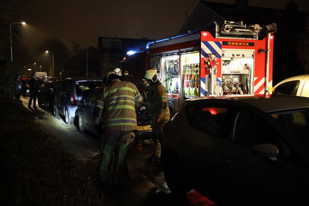 Brandweer veegt schoorsteen na vermoedelijke brand