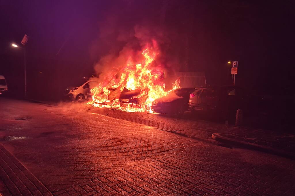 Postpakketten verwoest door brand in bestelbussen