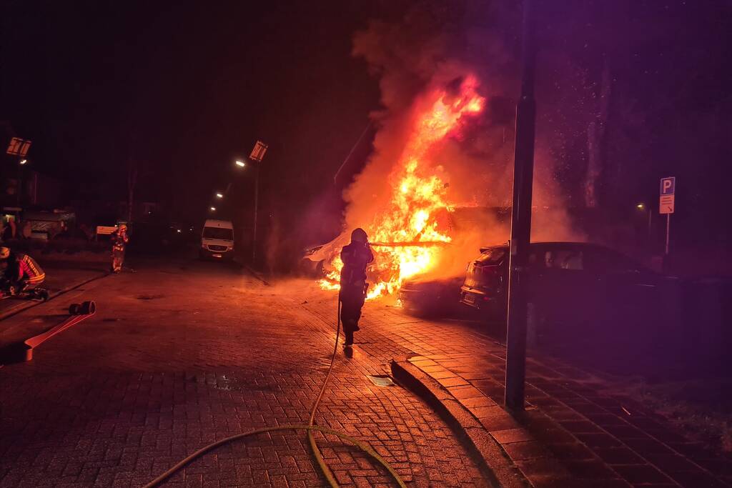 Postpakketten verwoest door brand in bestelbussen