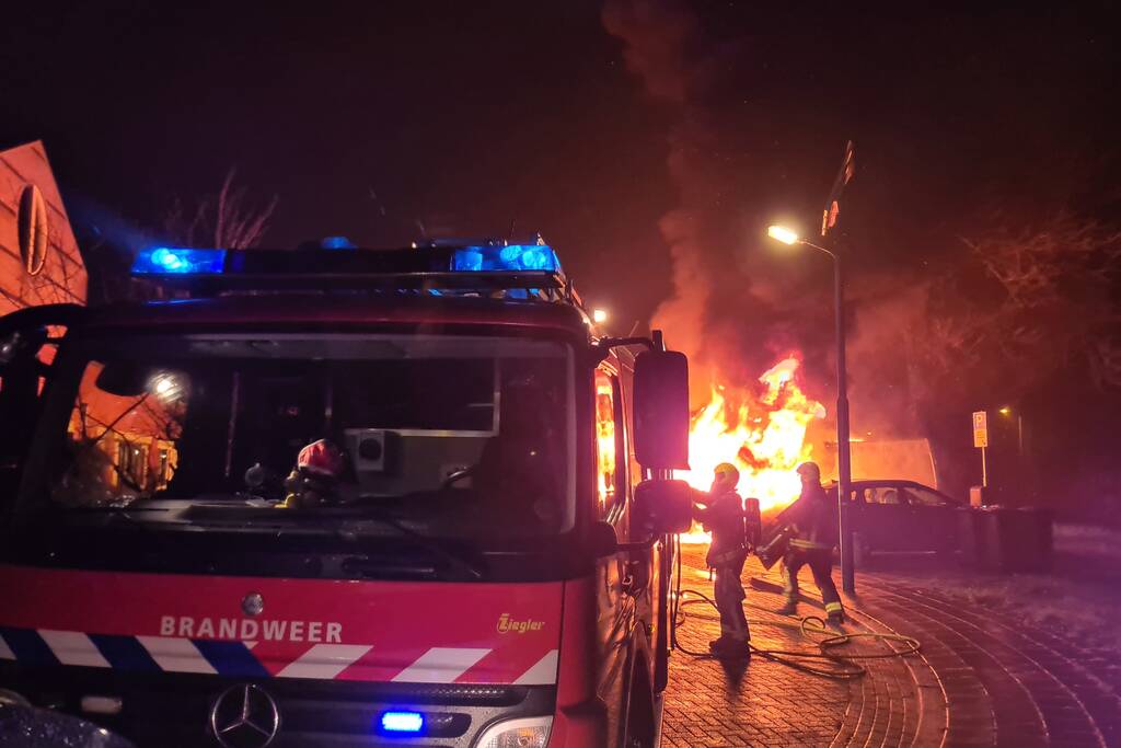 Postpakketten verwoest door brand in bestelbussen