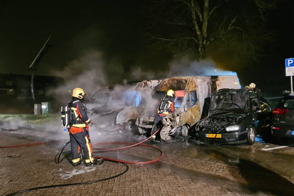 Postpakketten verwoest door brand in bestelbussen