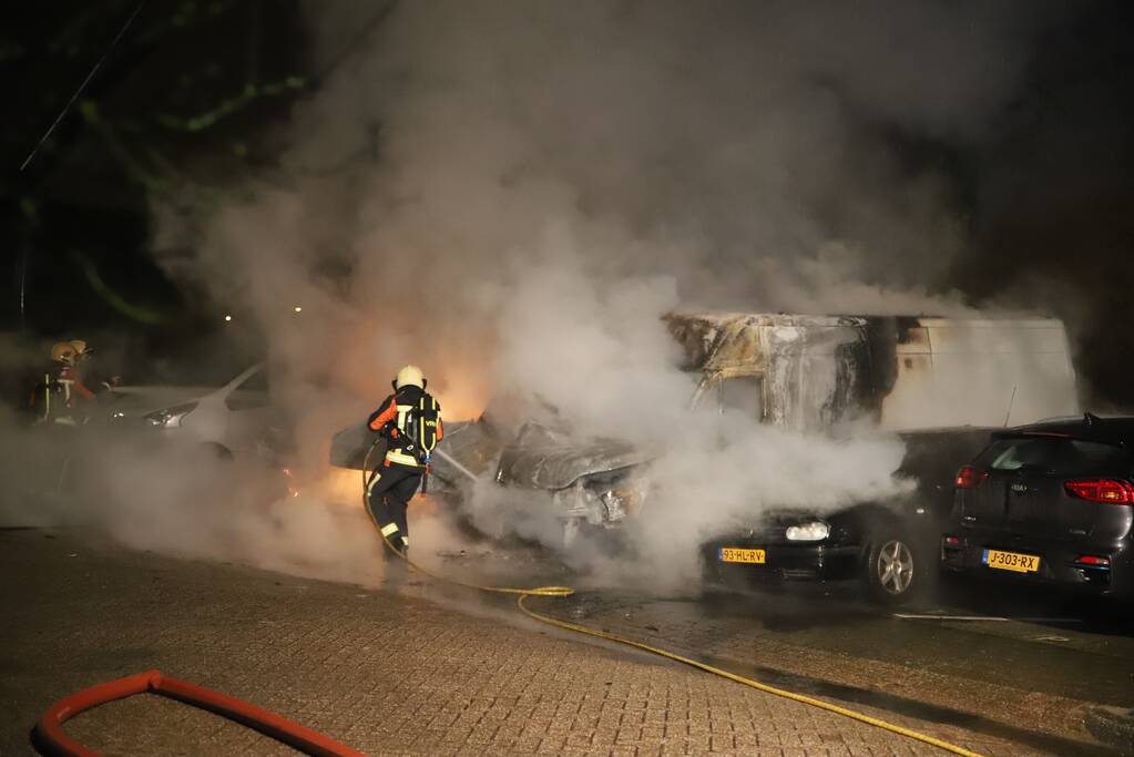 Postpakketten verwoest door brand in bestelbussen