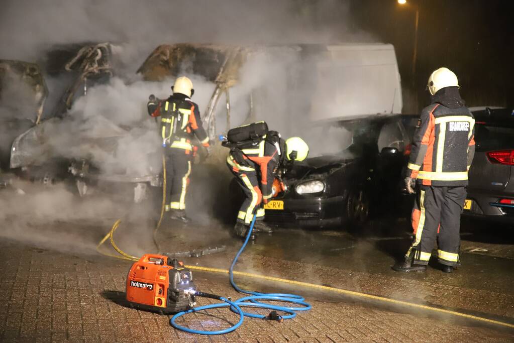 Postpakketten verwoest door brand in bestelbussen