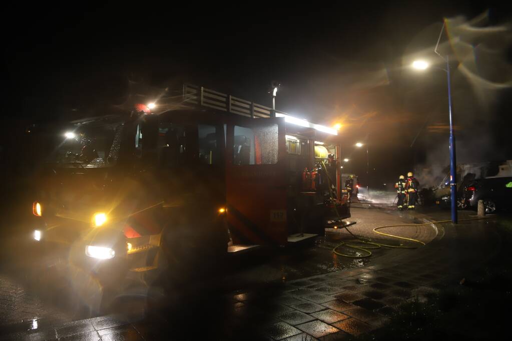 Postpakketten verwoest door brand in bestelbussen