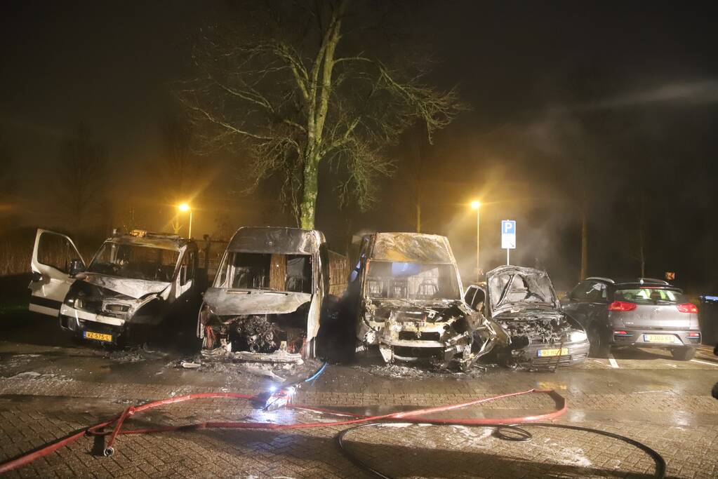Postpakketten verwoest door brand in bestelbussen