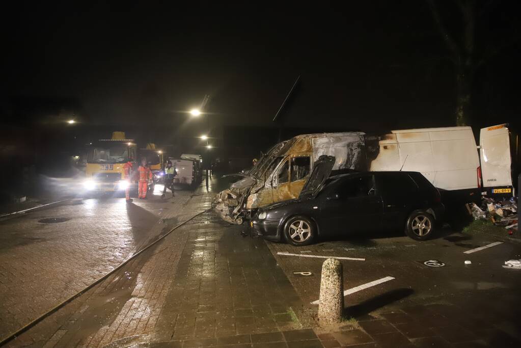 Postpakketten verwoest door brand in bestelbussen