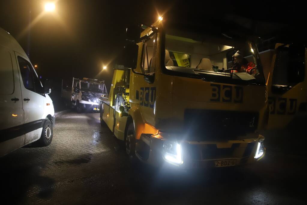 Postpakketten verwoest door brand in bestelbussen